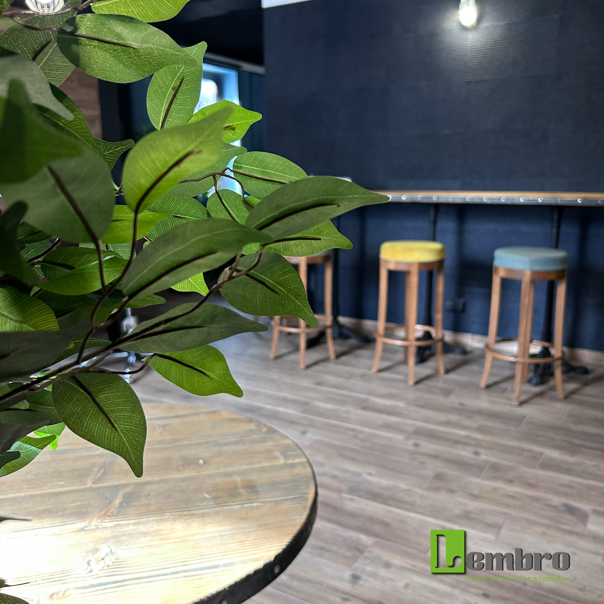 Lmarket Outlet z wyposażeniem Biuro Obsługi klienta Lembro