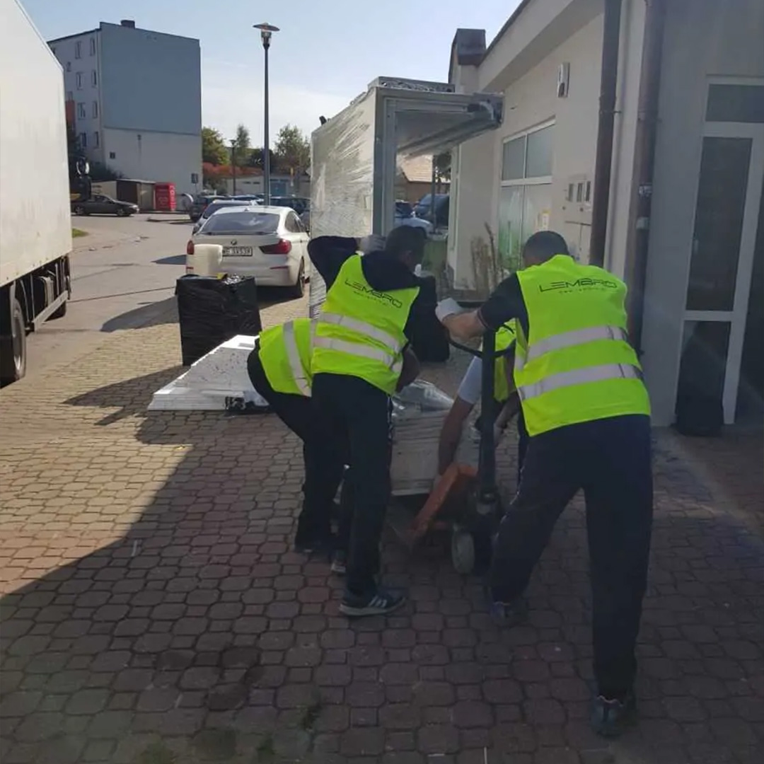 Transport witryny chłodniczej Lembro